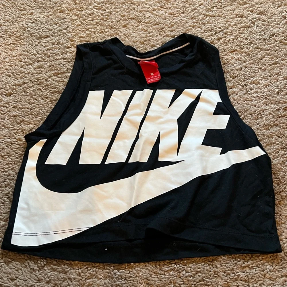 Workout top - Picture 1 of 2